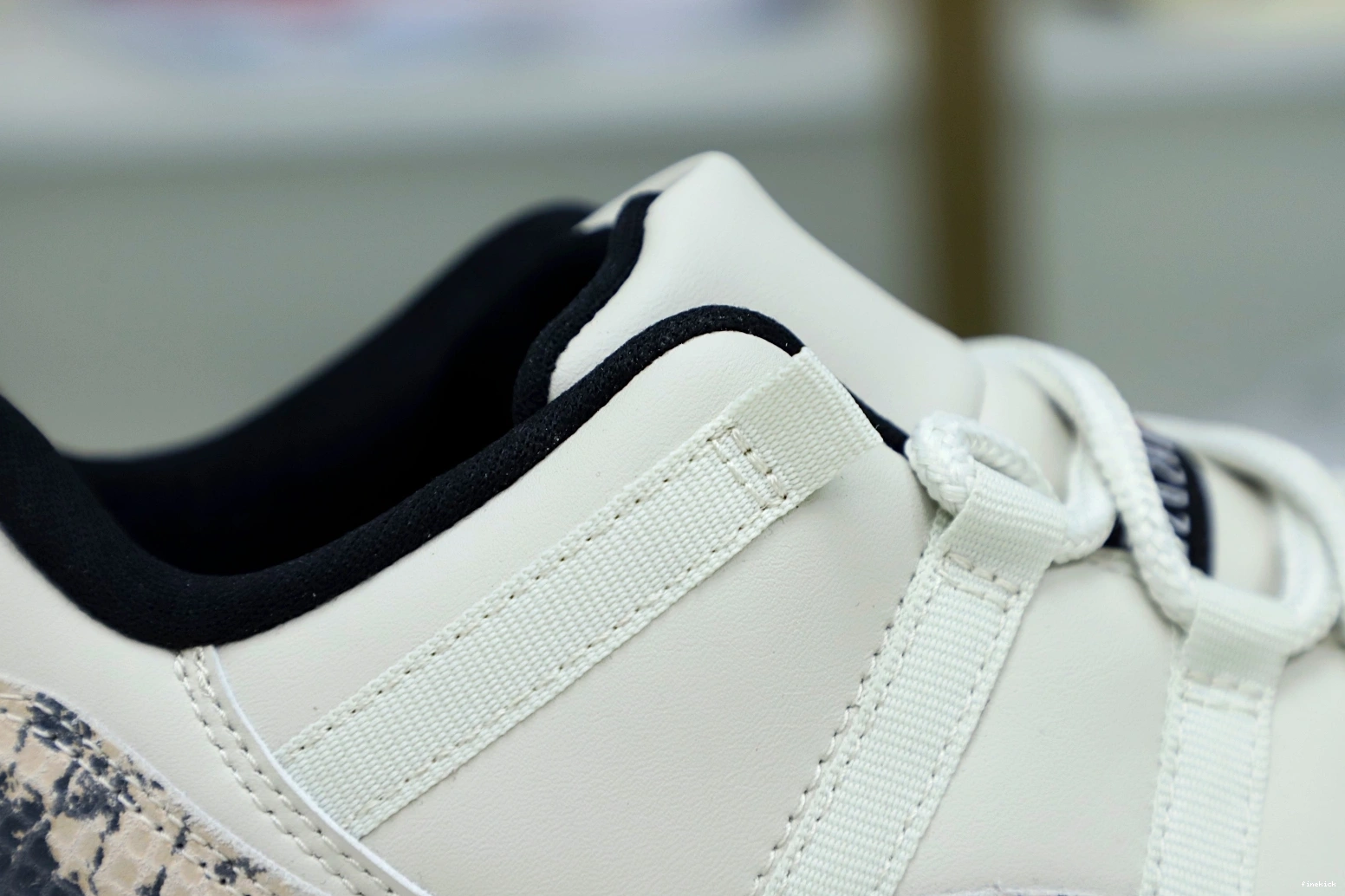 BONE SNAKESKIN LIGHT JORDAN AIR LOW 11 0122